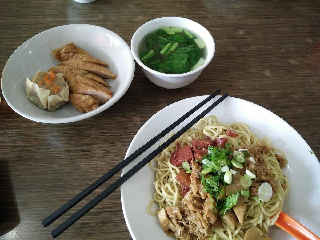Bakmi Aloi