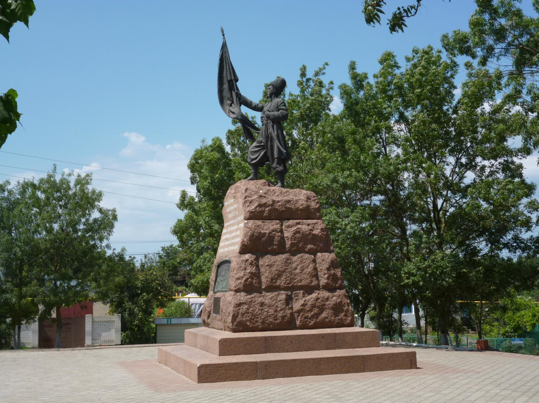 Monument to the First Zaporozye Settlers景点图片