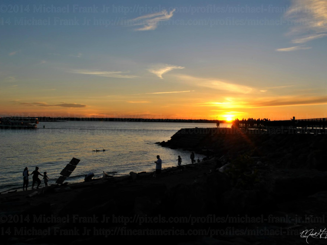 Erie Basin Marina Gardens景点图片