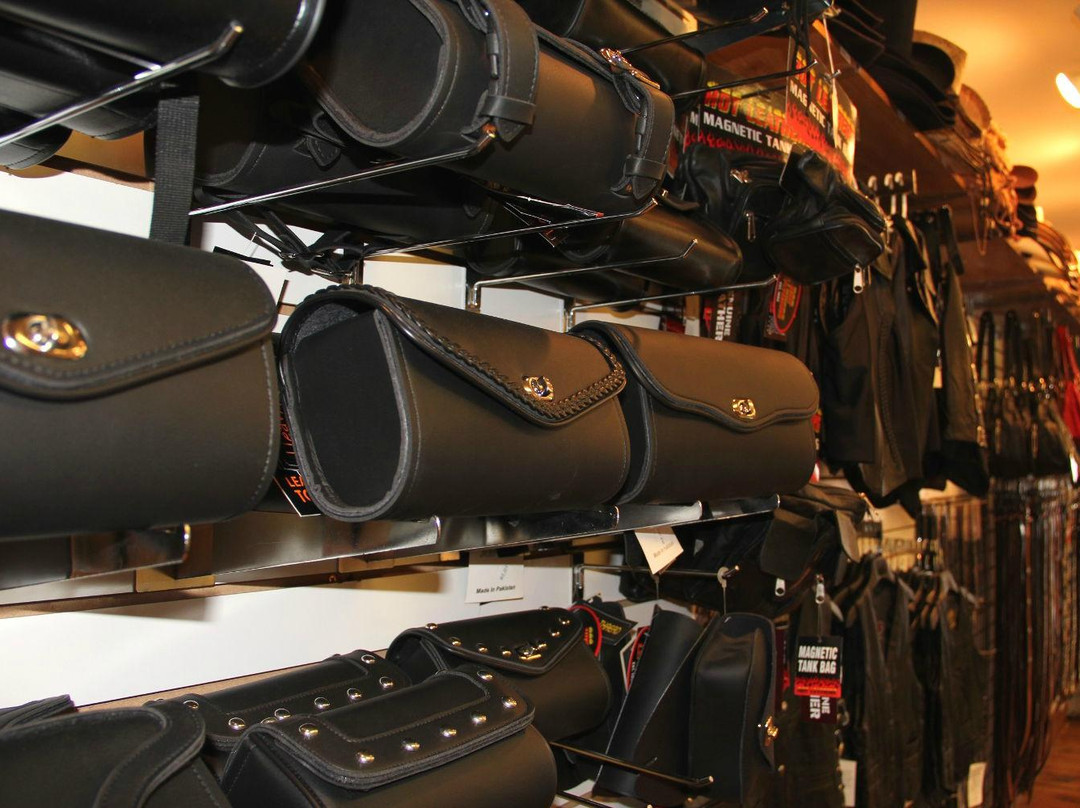 Dakota Leather Outlet-基斯通必去景点