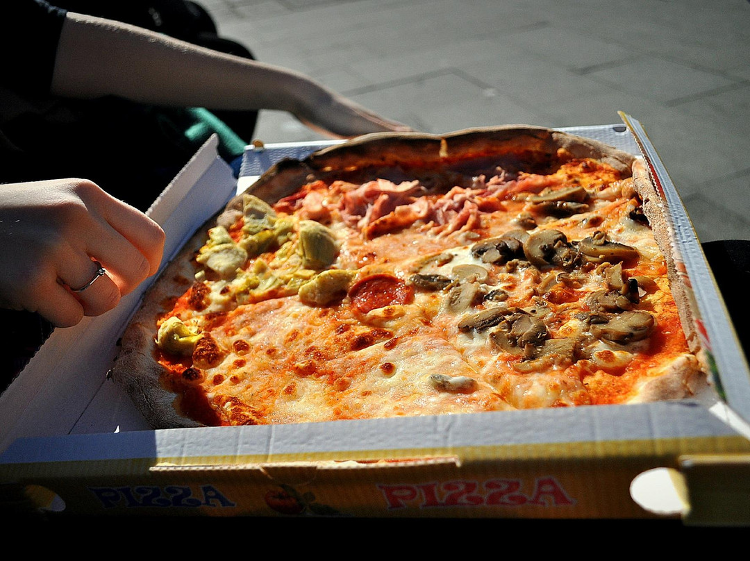Pizza Al Volo
