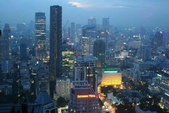 曼谷月亮酒吧-曼谷必去景点