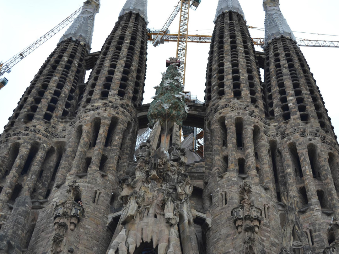 高迪建筑区徒步旅行-巴塞罗那必去景点