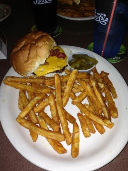 Bowlus餐馆和美食-Howie's Corner Bar St. Stephen