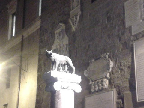 罗马母狼雕像-罗马必去景点