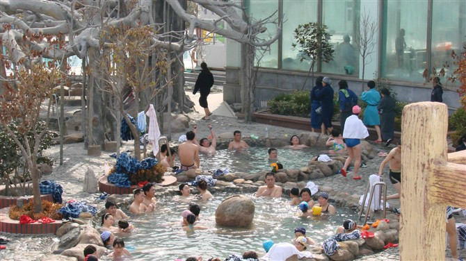 新空间温泉度假村主图