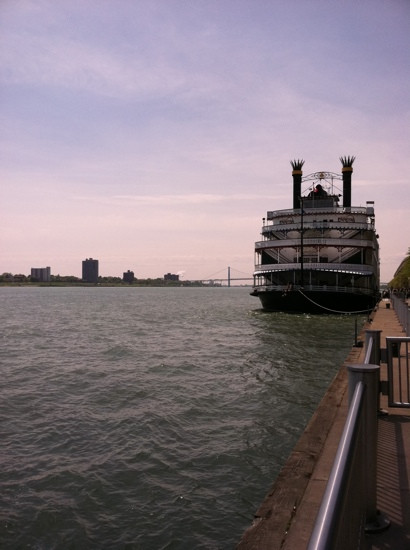 底特律河滨-底特律必去景点