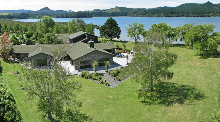 Peninsula Waterfront Retreat