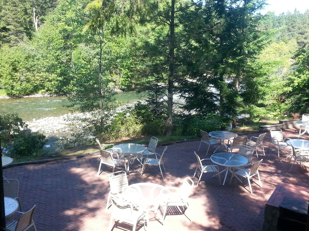 Whistlin' Jack Lodge Restaurant