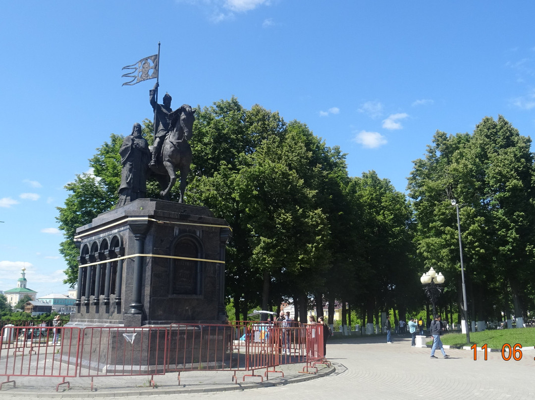 Monument to Prince Vladimir And Saint Fedor景点图片