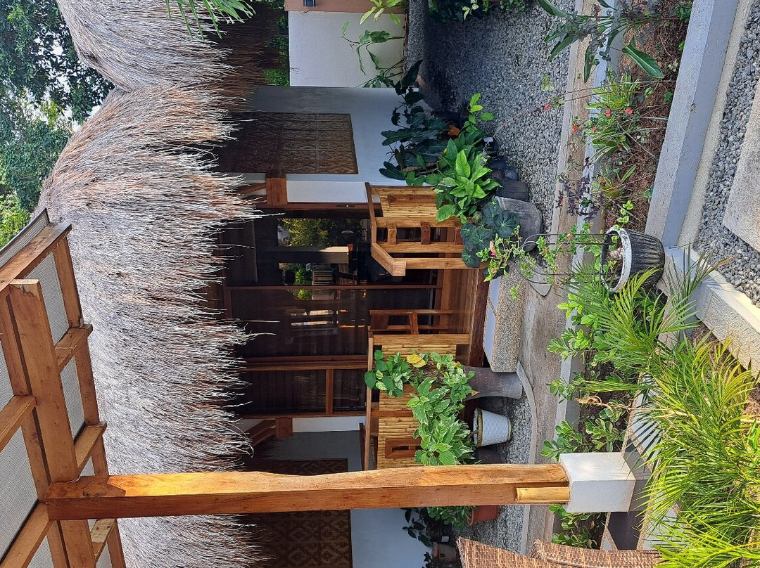 Rider's Paradise Bar & Inn主图