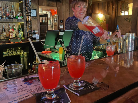 Bahi Hut Tiki Cocktail Lounge-萨拉索塔必去景点