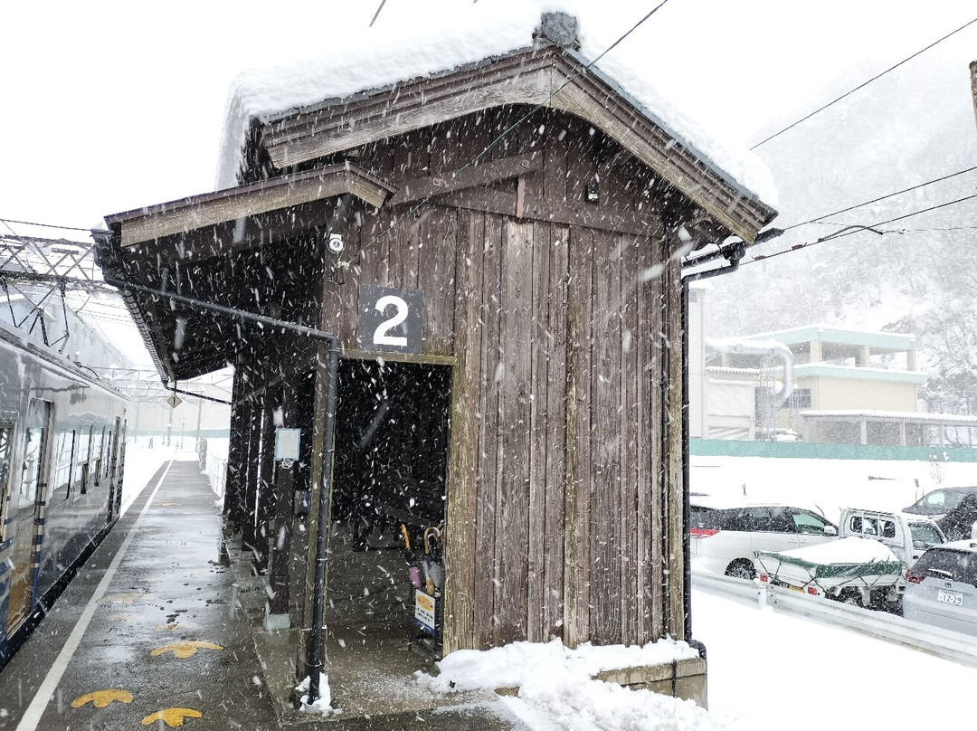 Echizen Tetsudo Katsuyama Station Platform景点图片