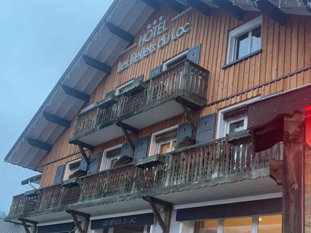 思考湖酒店主图