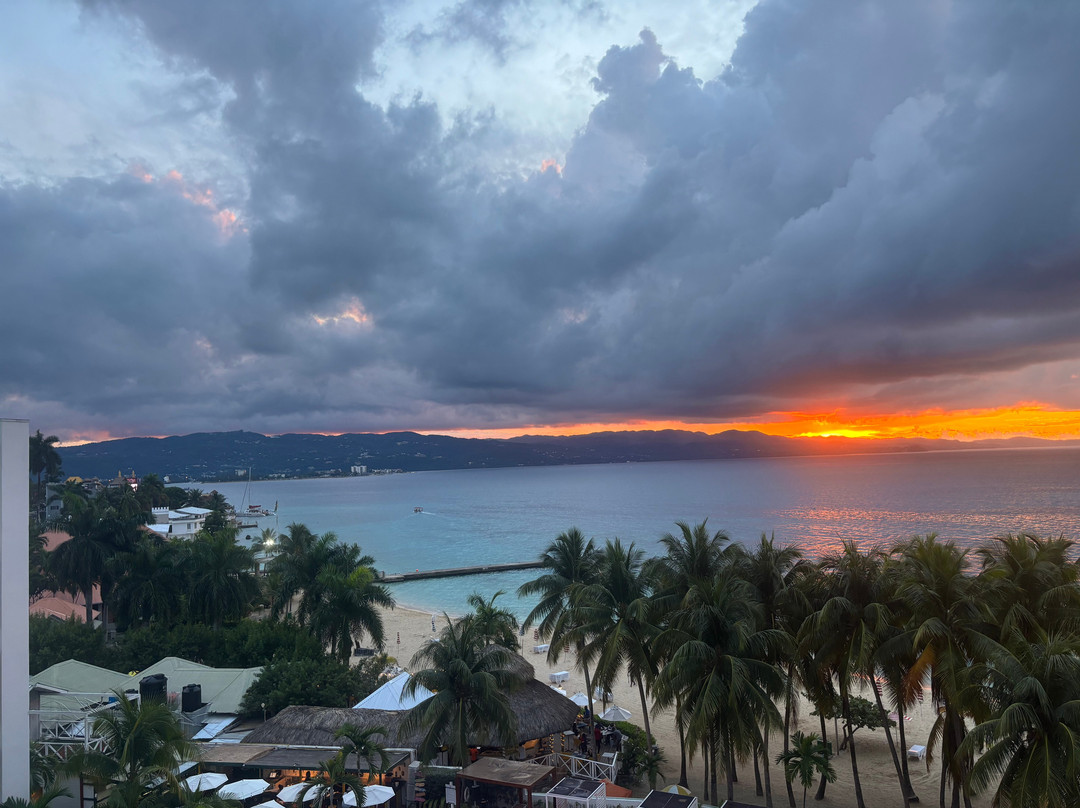 S Hotel Montego Bay主图