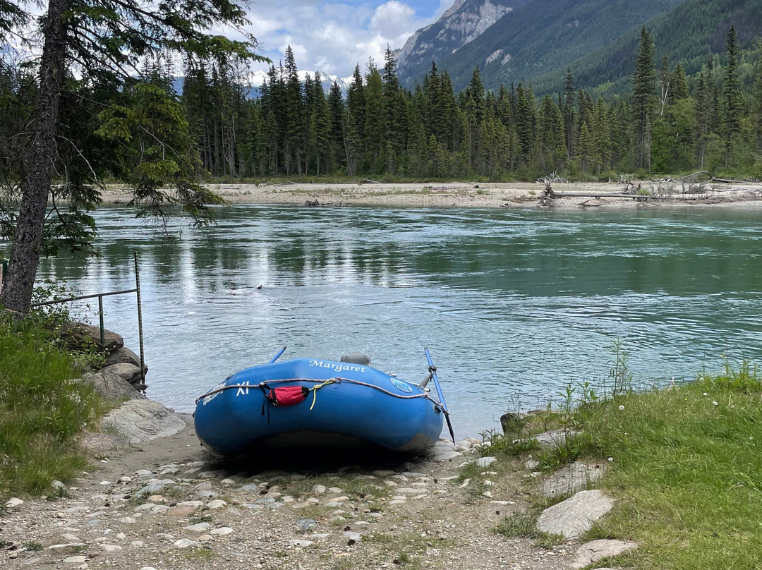 Mount Robson Whitewater Rafting Co.-维尔蒙特必去景点
