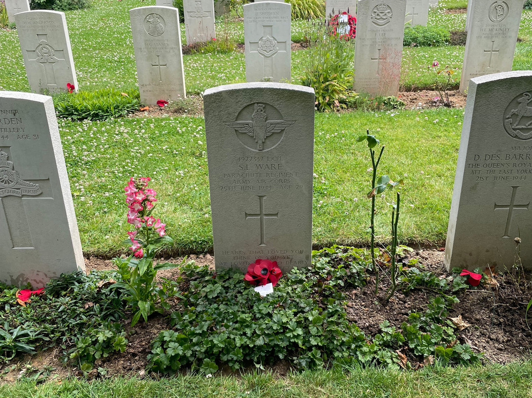 La Delivrande War Cemetery景点图片