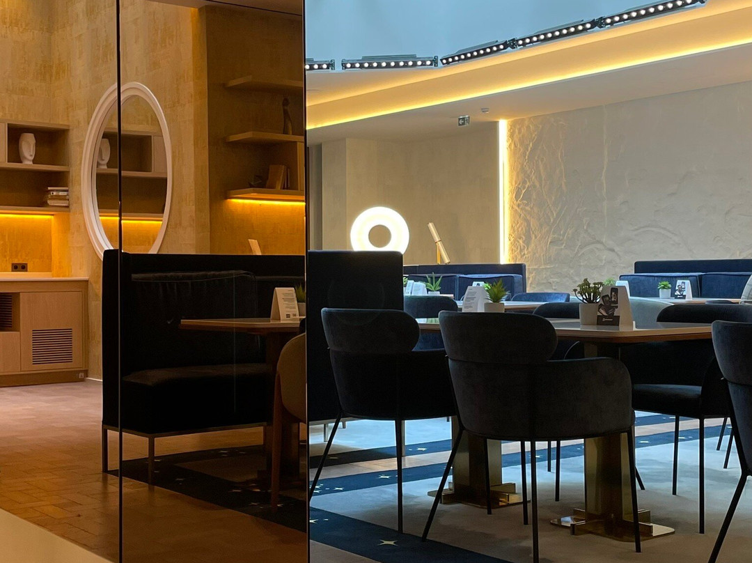 爱思得阿斯特拉歌剧院酒店