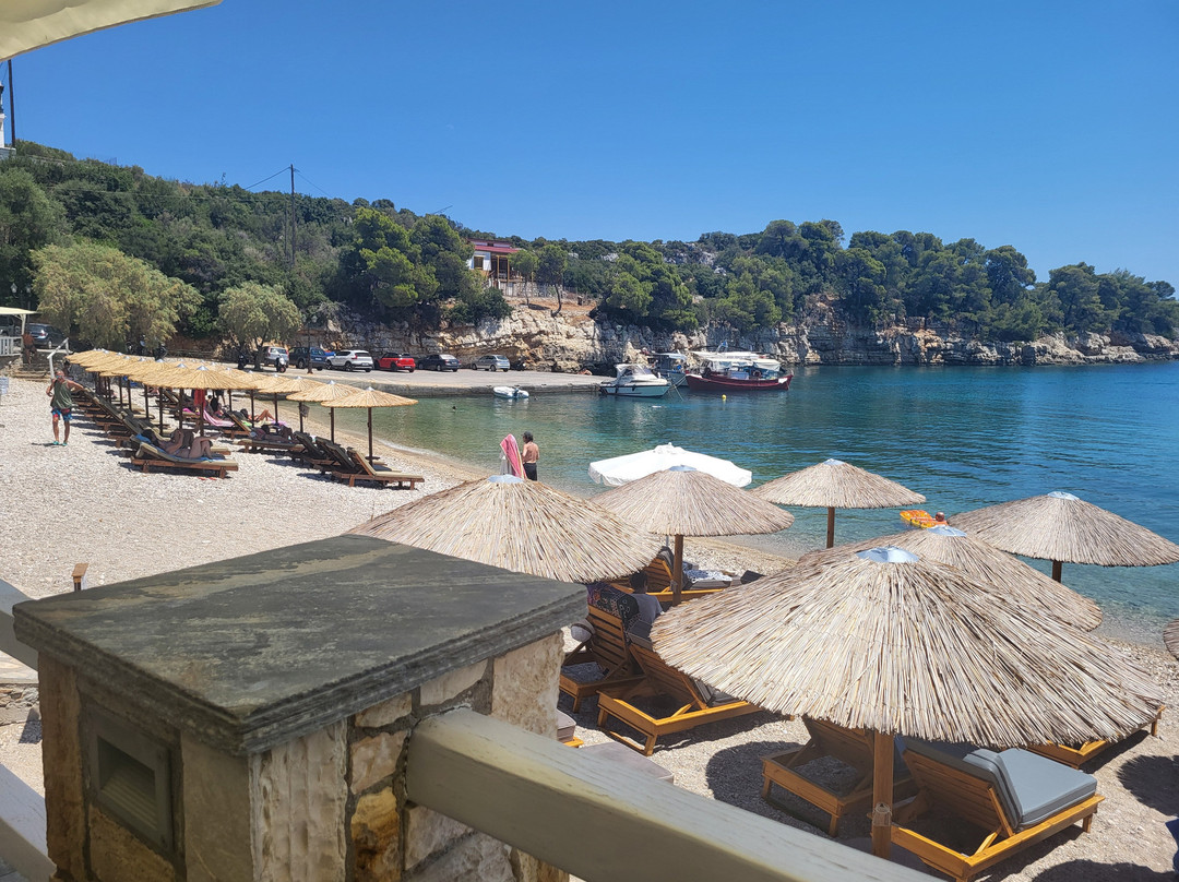 Roussoum Gialos Beach景点图片