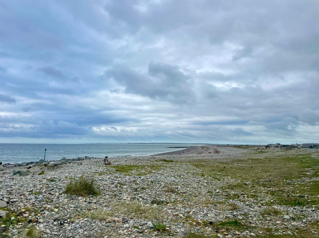 Dinas Dinlle Beach景点图片