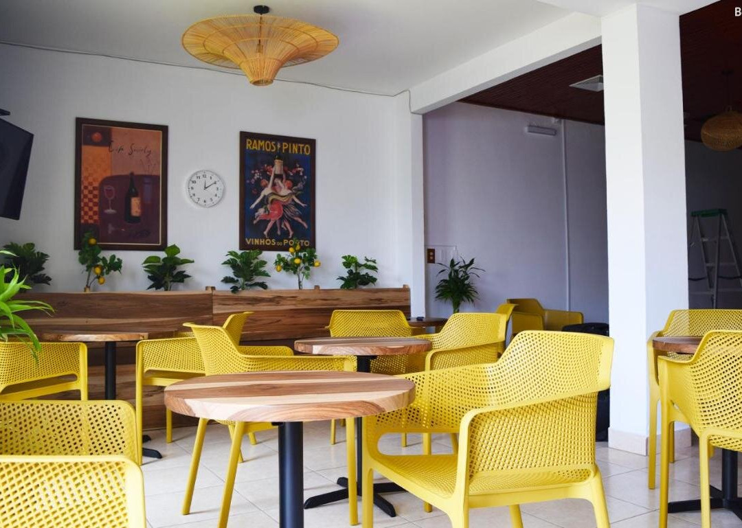 黄金三叶草床和早餐主图