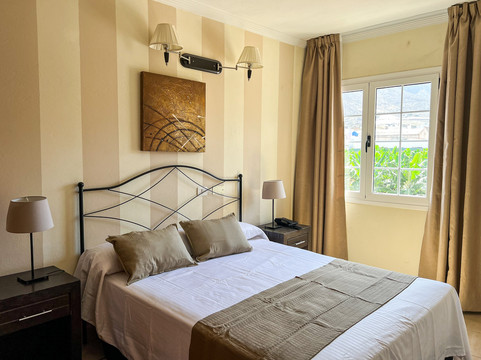 拉阿尔德亚套房酒店主图