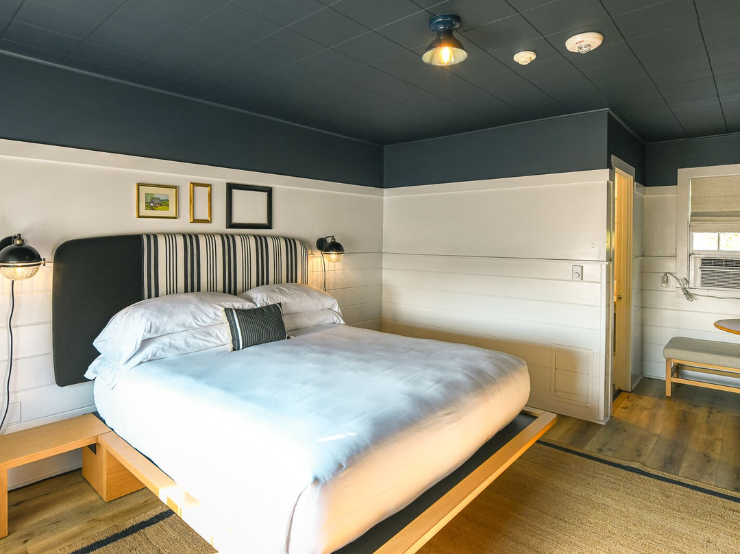 Bluebird Ocean Point Inn主图