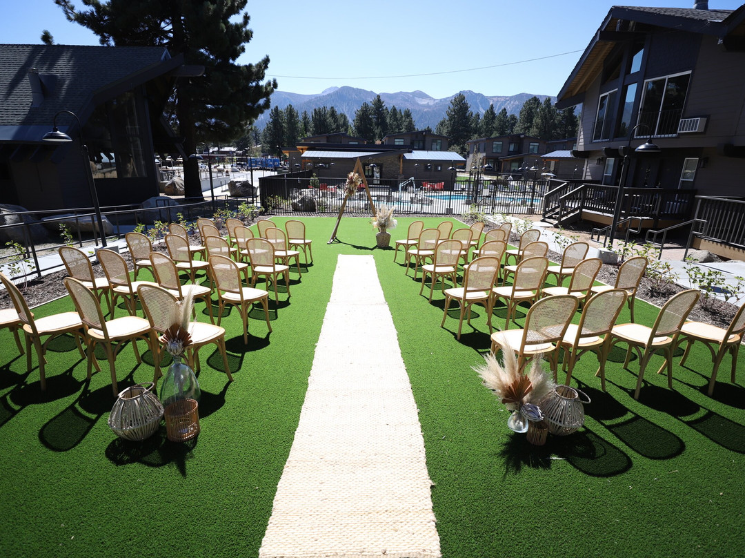 内华达山脉度假水疗酒店主图