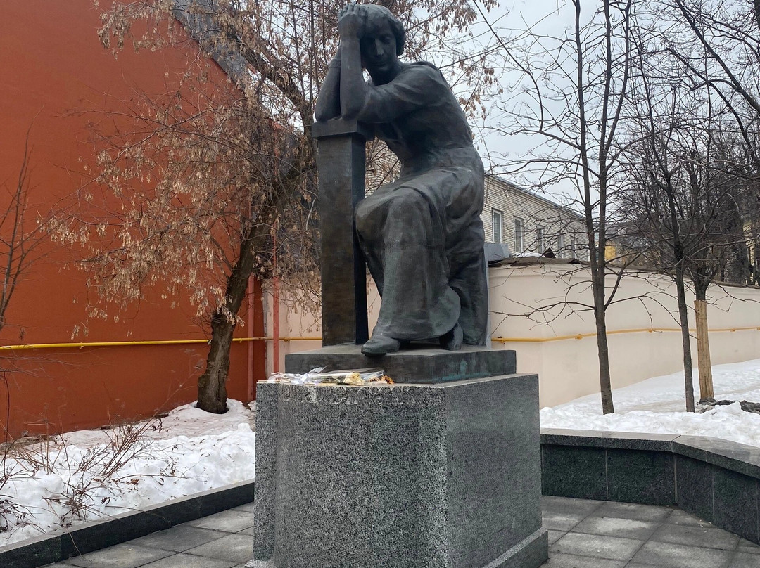 Marina Tsvetayeva Monument景点图片