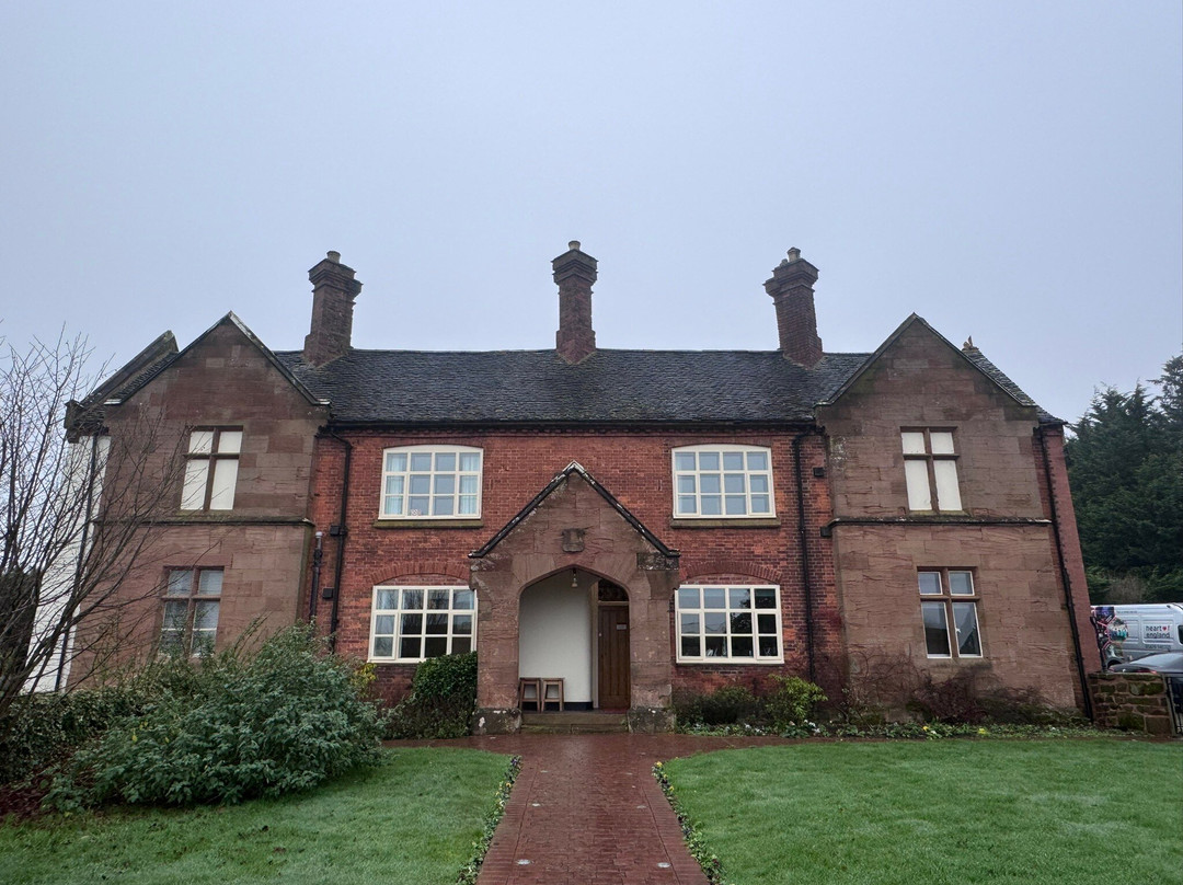 Old Hall House主图