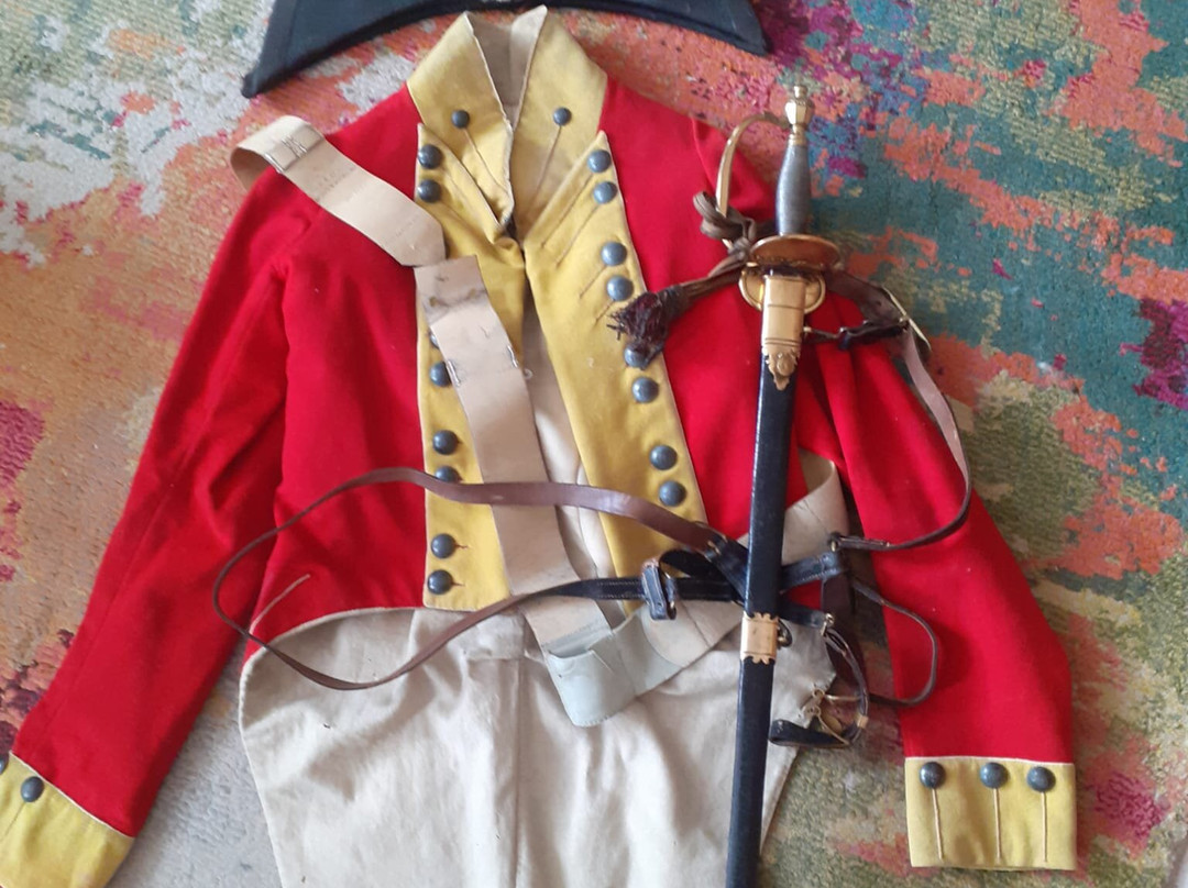 Antiques and Militaria景点图片