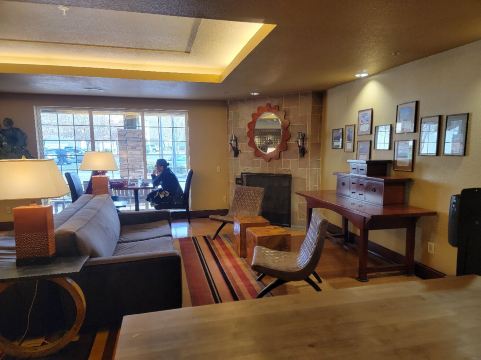 云雀登陆美国长住酒店套房罗斯维尔-官方