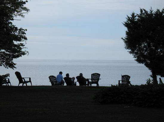 Breakers on the Lake主图