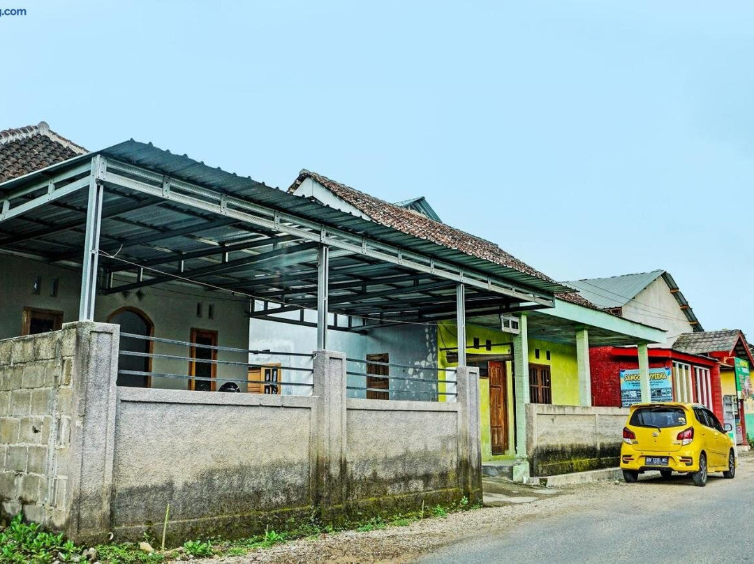 OYO 92222 Sahabat Kost Syariah Pacitan