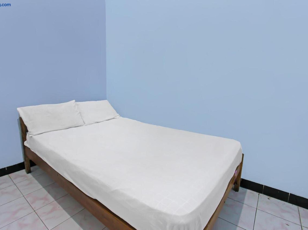 SPOT ON 92567 Jati Homestay Near Taman Suranadi