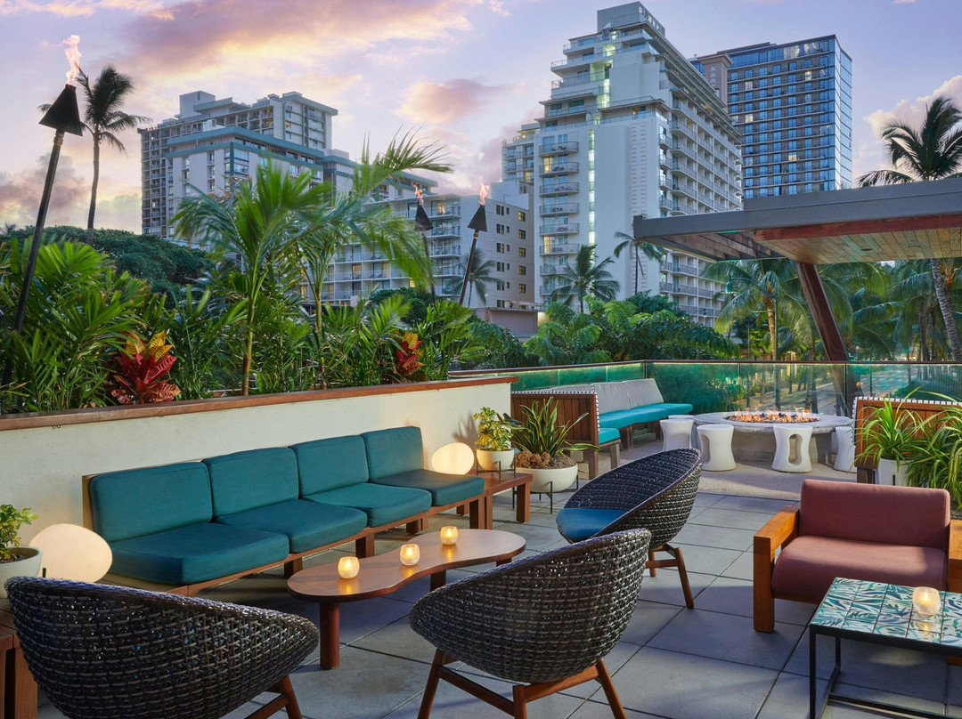 阿库威基基海浪酒店主图