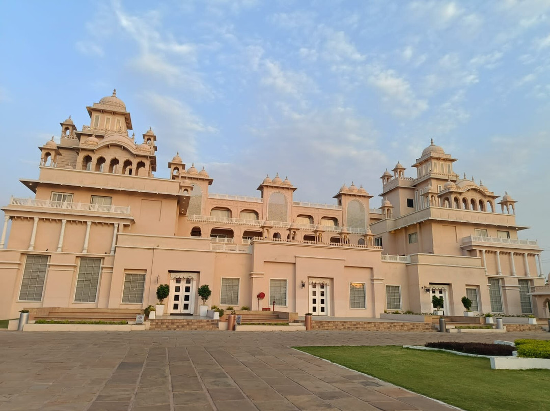 The Utopia Resort主图