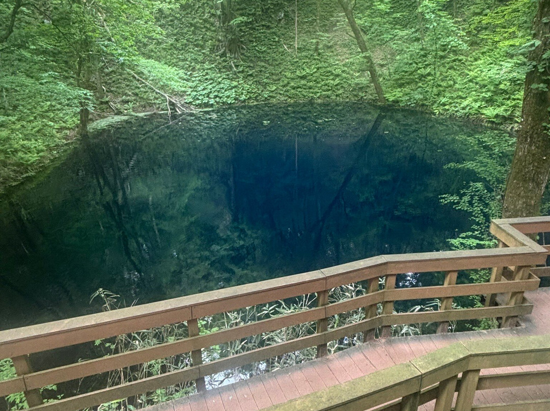 Blue Pond景点图片