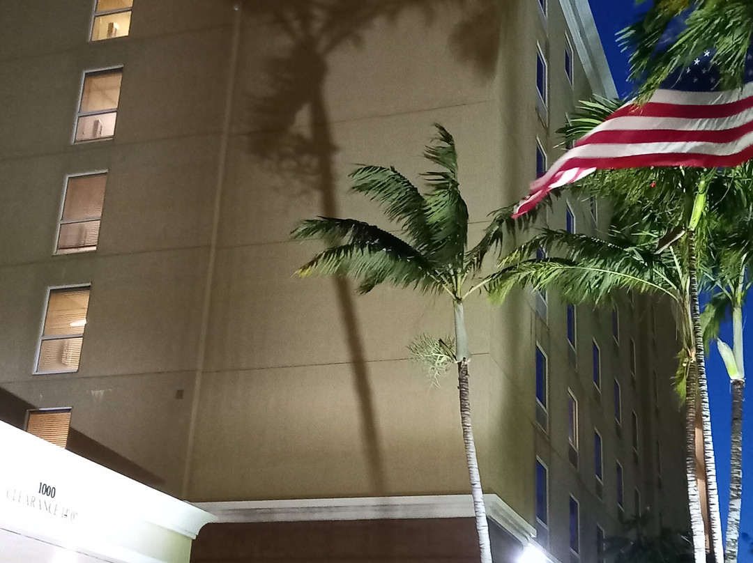 哈兰德海滩/文图拉欢朋酒店主图