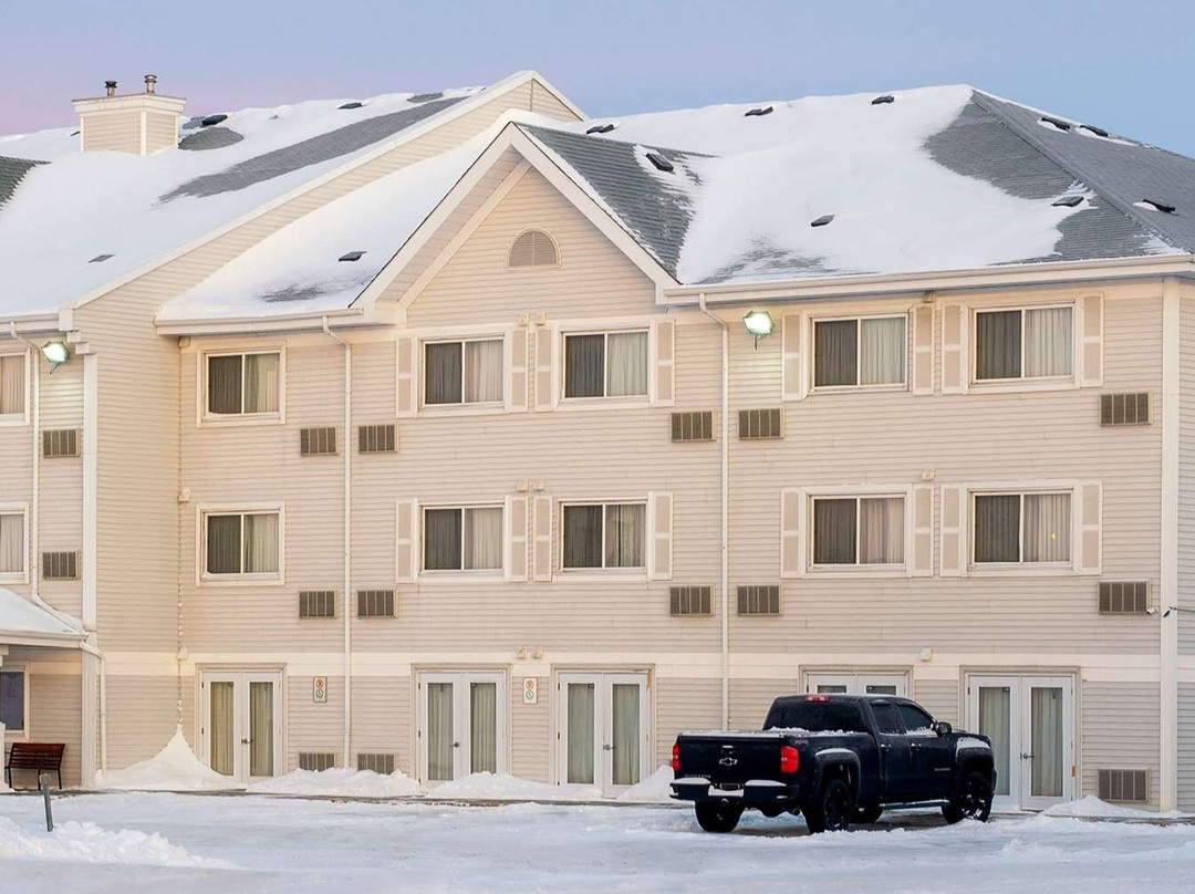 Travelodge Suites by Wyndham Regina / Eastgate Bay