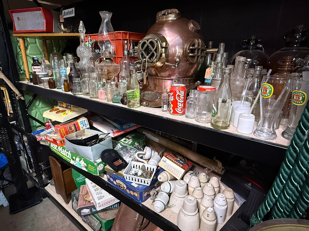 Treasure Box Buy & Sell-伯尼必去景点