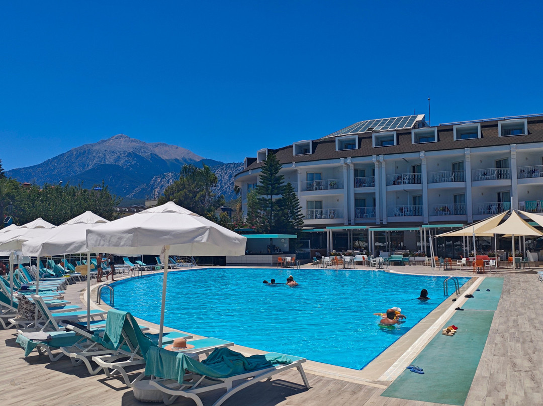 Zena Resort Hotel主图