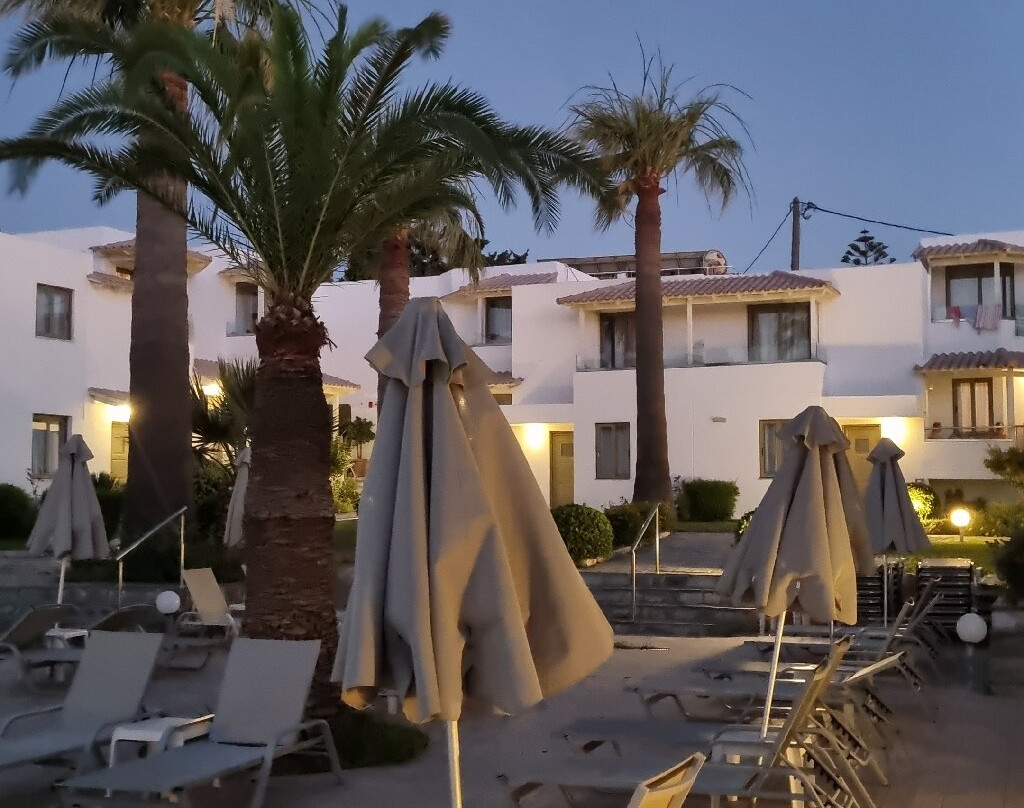 Apladas Apartments主图