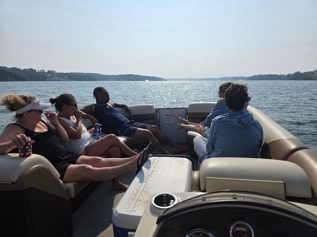 Adventure Boat Rentals-Lake Ozark必去景点