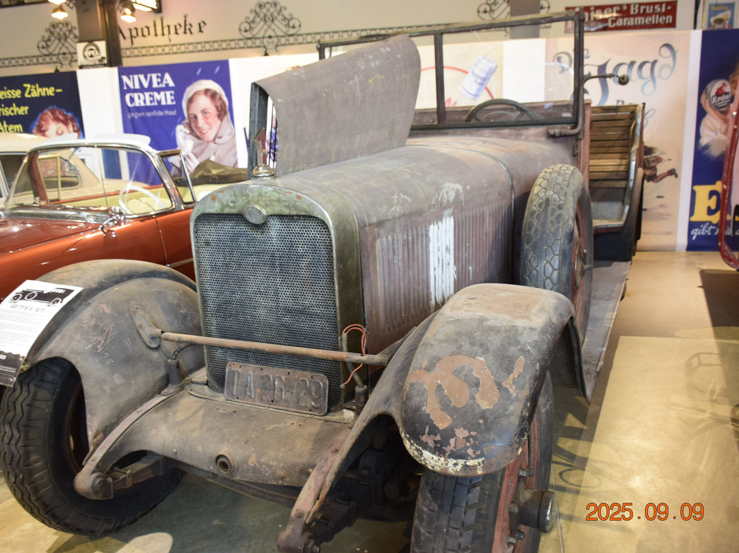 Zylinderhaus Nostalgie & Oldtimer Museum-贝恩卡斯特尔－屈斯必去景点