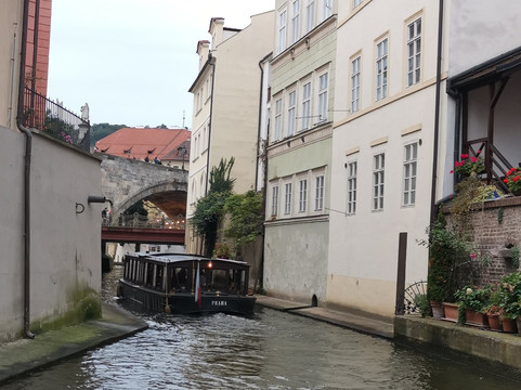 Wine Boat-布拉格必去景点