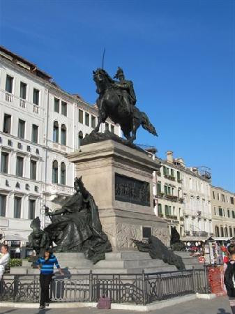 朗拉德宫殿酒店主图