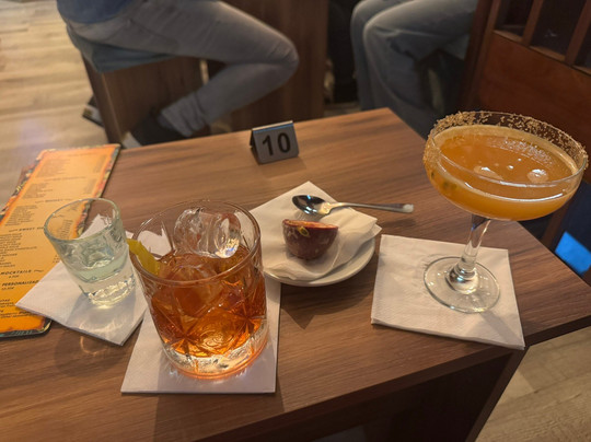 Revolucion Cocktail Bar-沙尔必去景点
