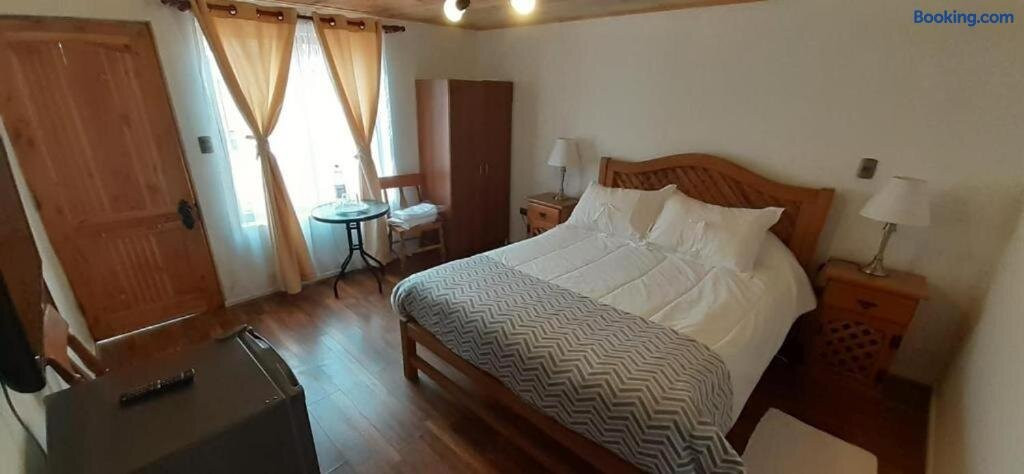 San Vicente de Tagua Tagua酒店住宿-Hostal Casa Amarilla