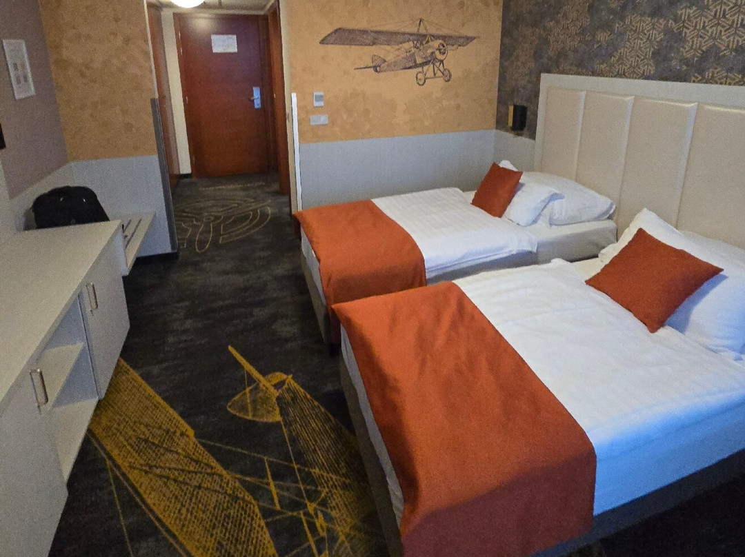 布达佩斯机场酒店主图